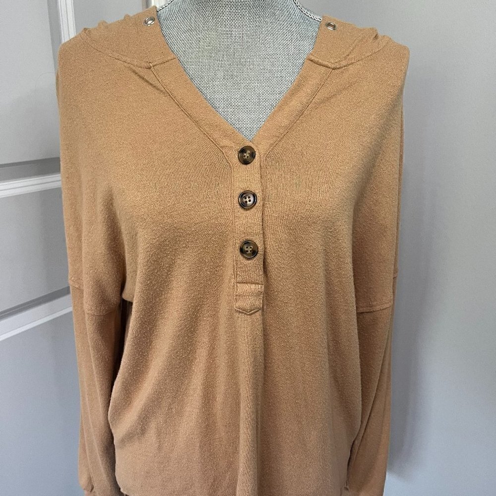 Women's Hooded Long Sleeve V Neck Henley Camel Size M EUC - Picture 2 of 3